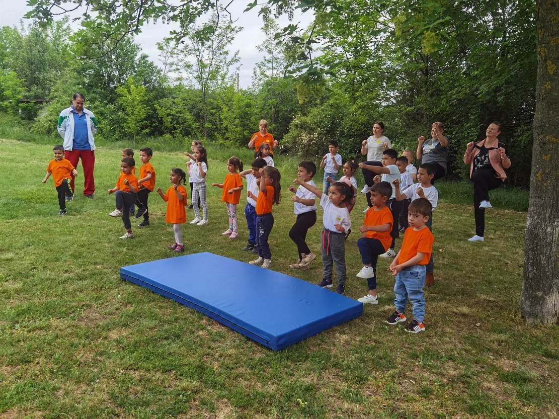 „Ден на спорта“ организираха в детската градина и читалището в село Асеновци